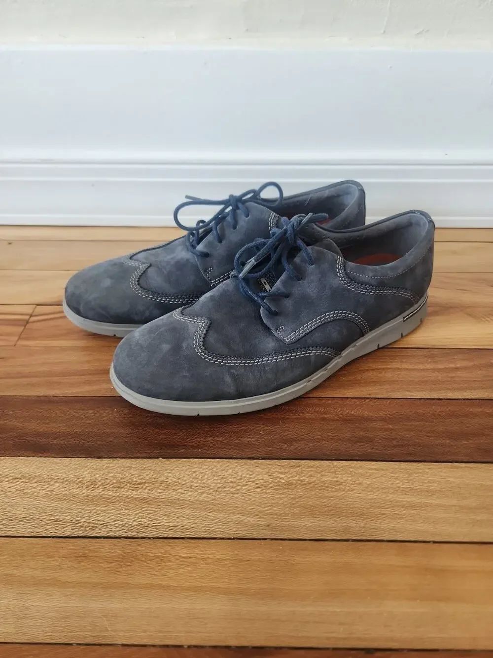 Men's Clark Suede Light Gray Shoes Sizes 10M Comfort Casual Oxfords